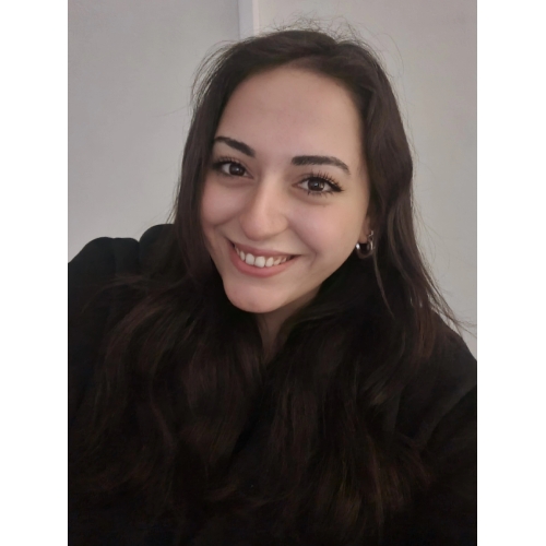 Fizyoterapist Edanur Doğan